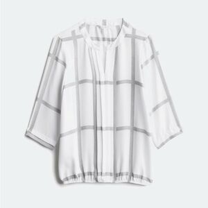 Like New 41 Hawthorn Juanis Pleat Gathering Hem V-Neck White & Gray Blouse